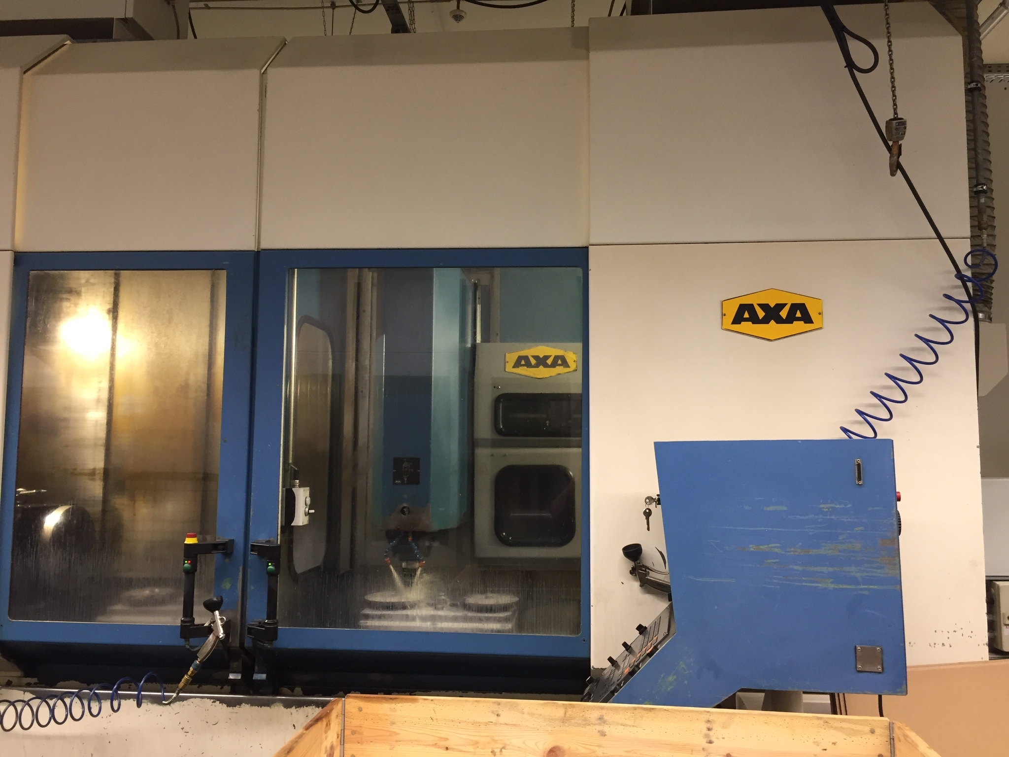 4 Achs Bearbeitungszentrum AXA Vario 2 Frästische CNC Fräsmaschine
